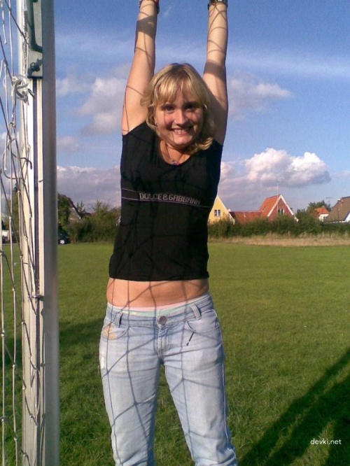 Big Wet Pussy Lips on Young Teen - Explicit Teen Porn Photo