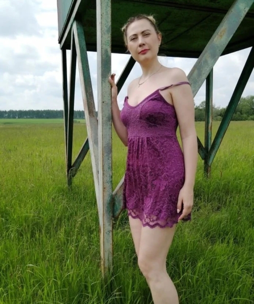 Sizzling MILF Karinka: Hot and Steamy Russian Seductress!