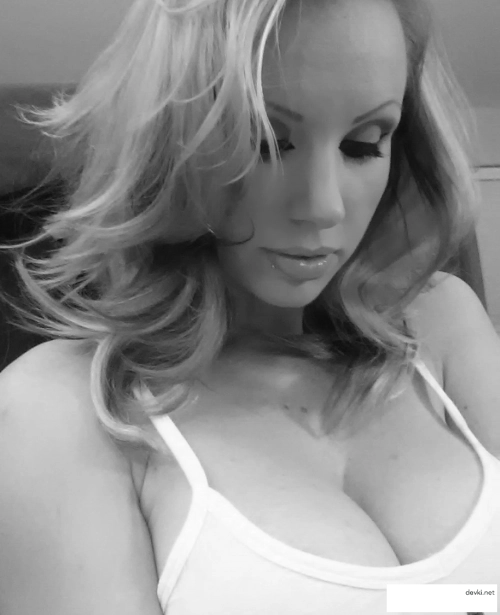 Hot Girl Captures Her Boobs: Sultry Selfie Session