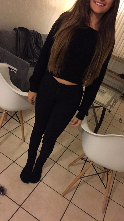 Sexy Girl in Erotic Photo: Naked Beauty with Bold Poses Online 18+