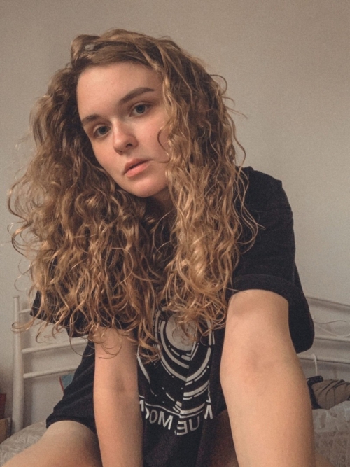 Seductive Girl Reveals Her Attractive Figure