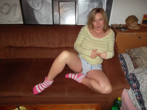 Big Boobed Girl Gives Blowjob