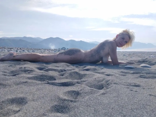 Explicit Nude Vacation Photos: Unfiltered and Uncensored