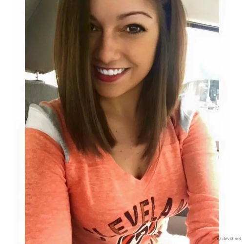 Sexy Beauty's Mirror Selfie: Hot Babe Shows Off in Lingerie