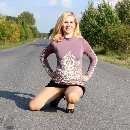 Hot Wife Flaunts Her Boobs: Explicit Busty Display for Voyeurs