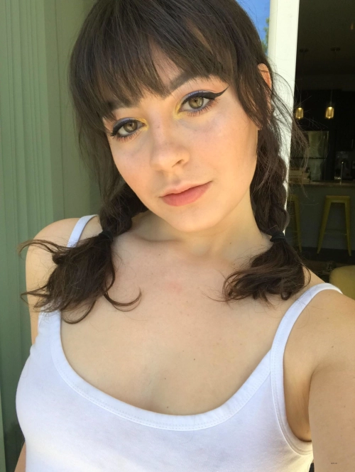 Hot Brunette Snaps Pics of Her Ass - Explicit Booty Selfies