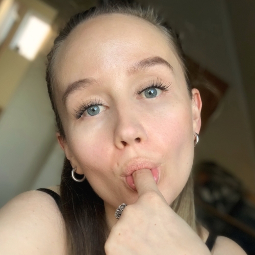 Seductive Long-Haired Lady Takes Provocative Photos with Open Hair