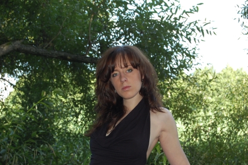 Curvy amateur babe bares it all in real homemade pics