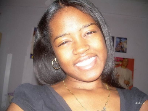 Black Chick Shows Ass: Explicit and Bold Booty Display