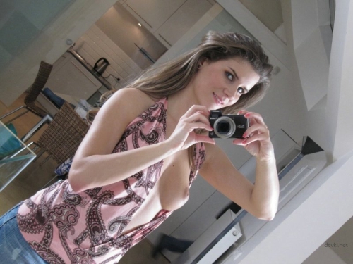 Hot Chick Selfie: Explicit Solo Photoshoot