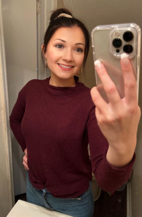 Sexy Selfies: Hot Girl Spreading Legs to Show Attractiveness