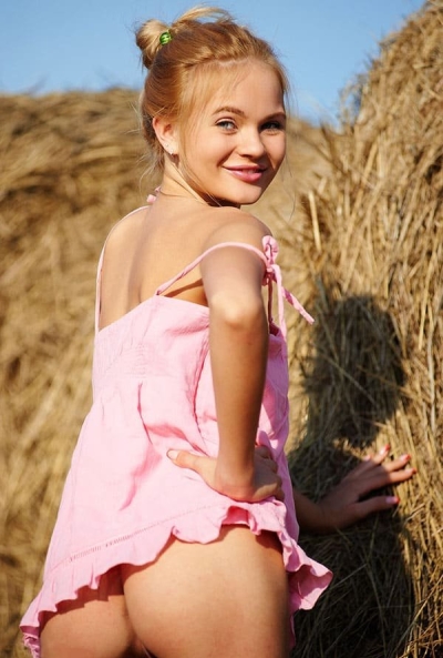 Photo shoot of a girl in the hay