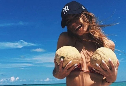 45 Hilarious and Playful Girls - Funny and Entertaining Photos