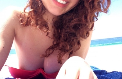 Sexy redhead shows tits