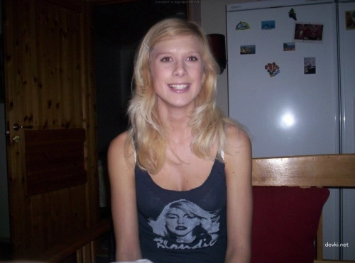 Exposed Girlfriend's Pussy - Shocking and Explicit Photo!