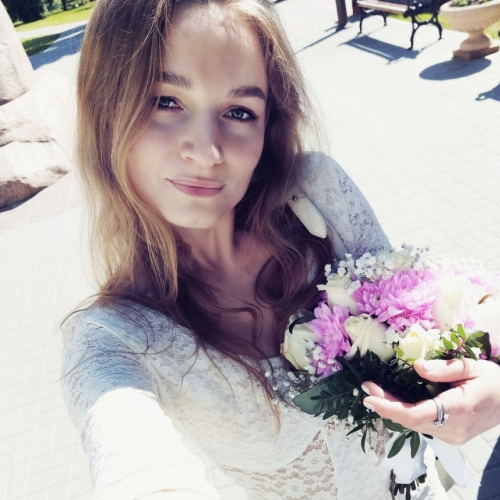 Slim and Sexy Girl: Hot and Seductive Female Model