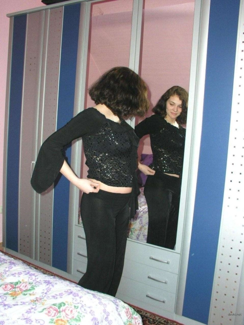 Pregnant Woman Strips Completely Naked - Explicit Maternity Photoshoot