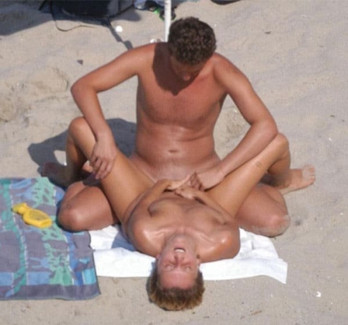 Beach Voyeur Sex Caught on Camera: Hot Outdoor Fuck