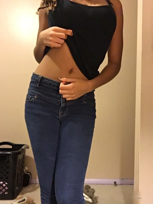 Mulatto Babe Strips Naked - Explicit Photo Shoot
