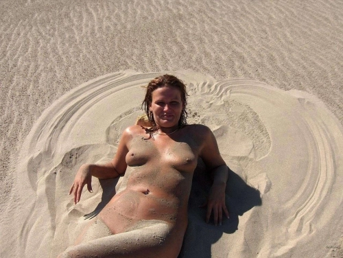 Chubby Woman Porn Photos: Curvy MILF Gets Naughty and Naked