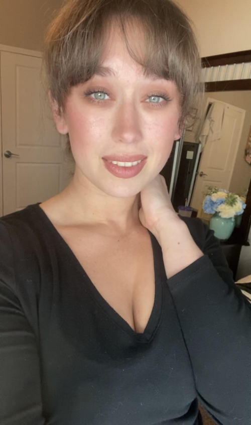 Amateur Erotic Nude Girl with Juicy Curves and Forms