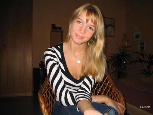 Hot Village Bitch: Explicit Russian Babe Shows Off in the Countryside