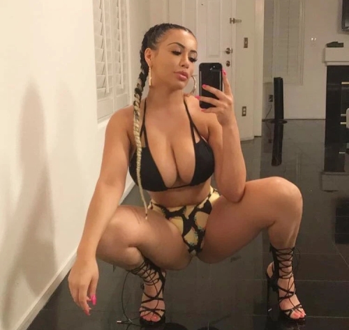 Curvy Glamour Model Bunnie Barreras: Ultimate Plus-Size Beauty for Fans of Explicit Erotica