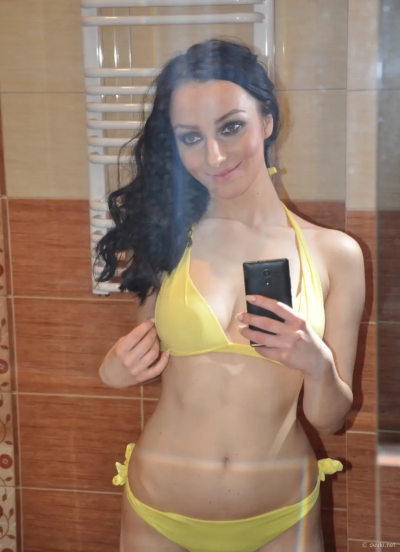 Horny MILF takes off her yellow bikini