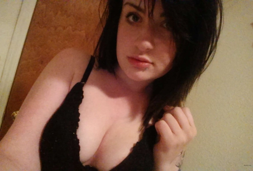 Seductive Brunette's Explicit Selfie - Hot Amateur Porn Pic
