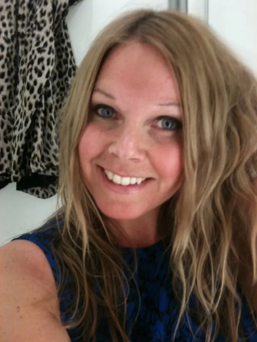 Hot Wife Shows Off Her Ass - Explicit Photo