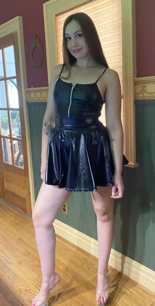 Exhibitionist Slut Displayed for All After Hardcore Sex