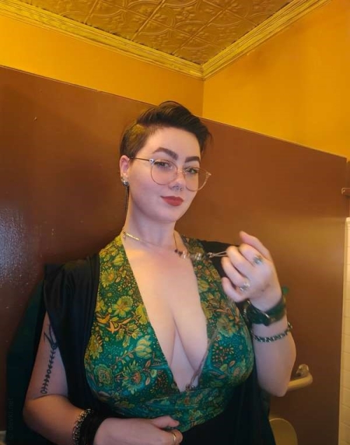 Short-Haired Hottie with Alluring Looks