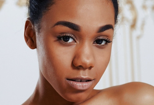 Hot Exotic Babe in Sultry Pose - Sensual Tropical Beauty