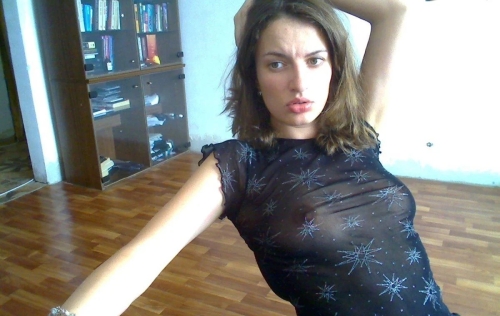 Amateur Model Poses Nude in Explicit Photoshoot