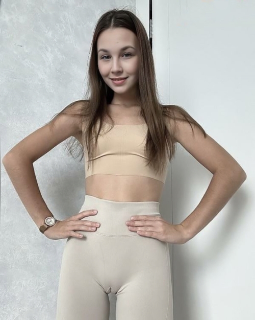 Naked Girl Photo: Sexy Legs and Ass Online