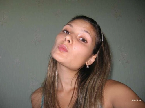 Private Photos of Sexy Cutie: Explicit and Provocative Shots of Hot Babe