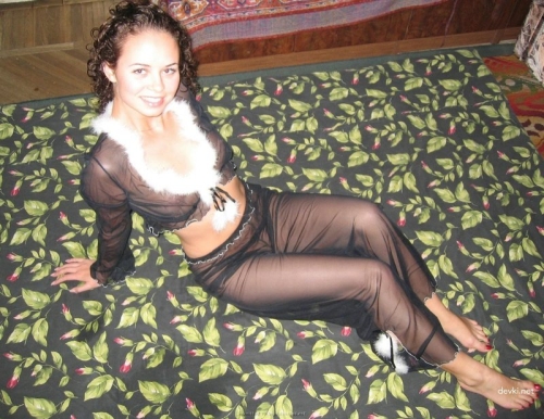 Curly Haired Babe Dances on Camera: Hot and Steamy Footage!