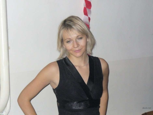 Spread Legs: Explicit Arrival and Action