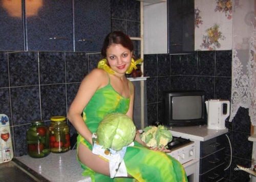 Sexy Babe in the Kitchen: Hot Russian Girl in Lingerie & Apron Shows Off Her Curves