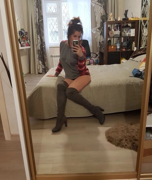 Selfie Queen: Stunning Russian Beauty Loves to Capture Herself in Photos