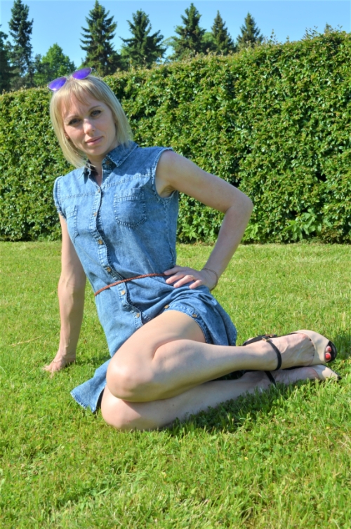 Sexy Woman Flaunts Toned Legs and Firm Booty - Hot and Sultry Display