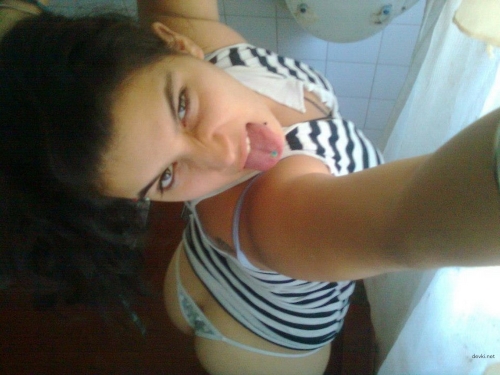 Naked Latina Pussy: Explicit Close-Up Photo