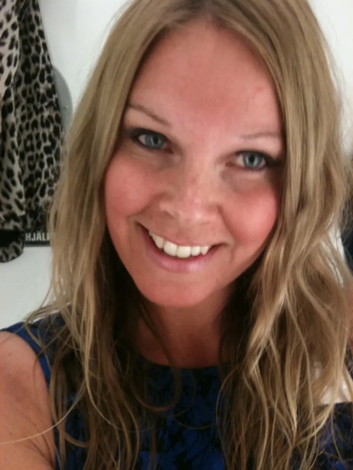 Hot Wife Shows Off Her Ass - Explicit Photo