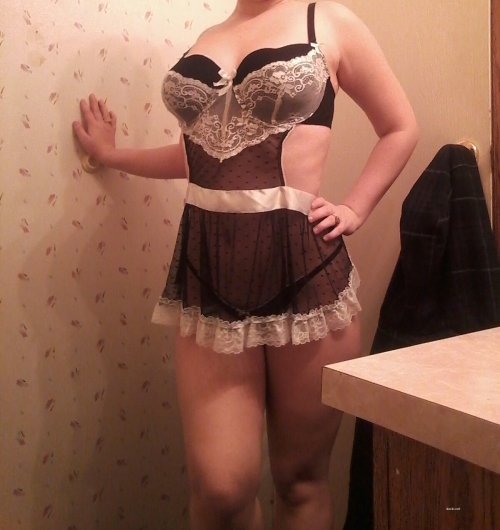 Curvy Babe Shows Off Her Body at Home - Thick, Bold, and Unfiltered!