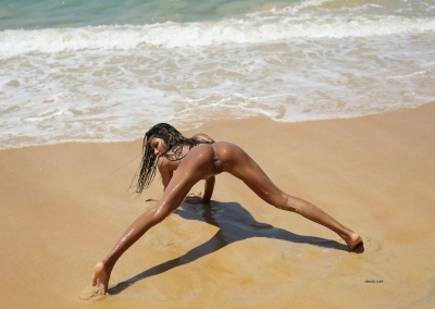 Mulatto girl posing on the sand