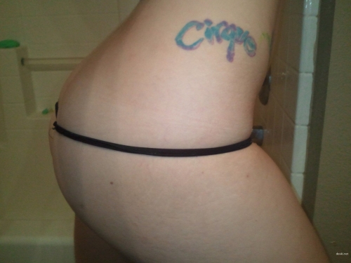 Explicit Young Mother Nude: Sensual Photo of Naked Mom