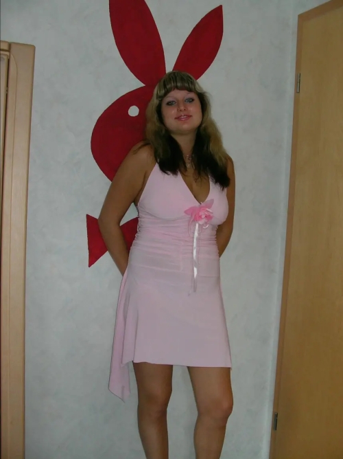 Busty Babe Flashes Her Shaved Pussy - Explicit Photo