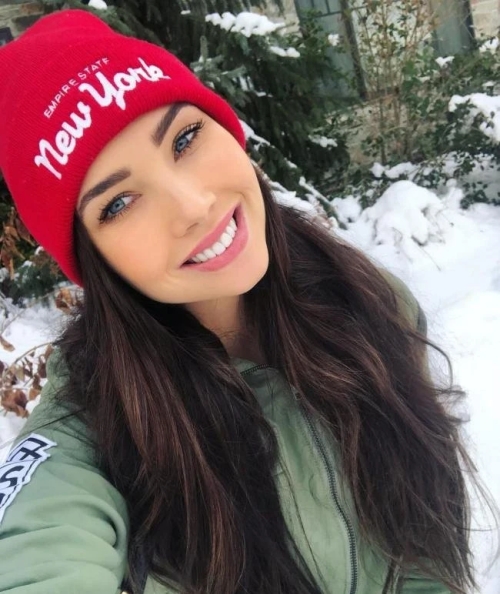 Hot Winter Babes: Seductive Snow Bunnies in Lingerie