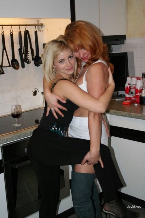 Two sluts give blowjob