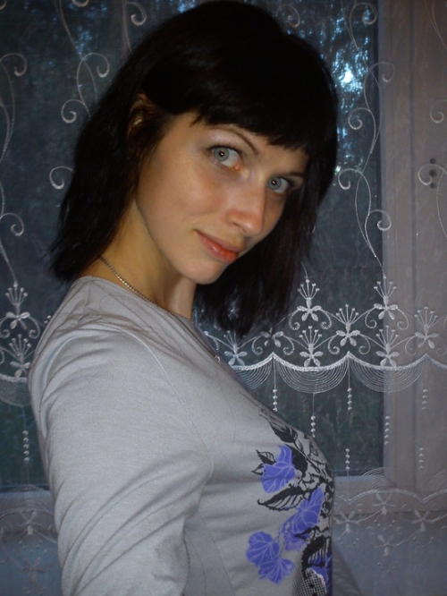 Sexy Girl Strips to Reveal Nude Body Parts